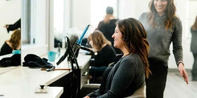 Salaire avec un BTS Coiffure : Perspectives 2024